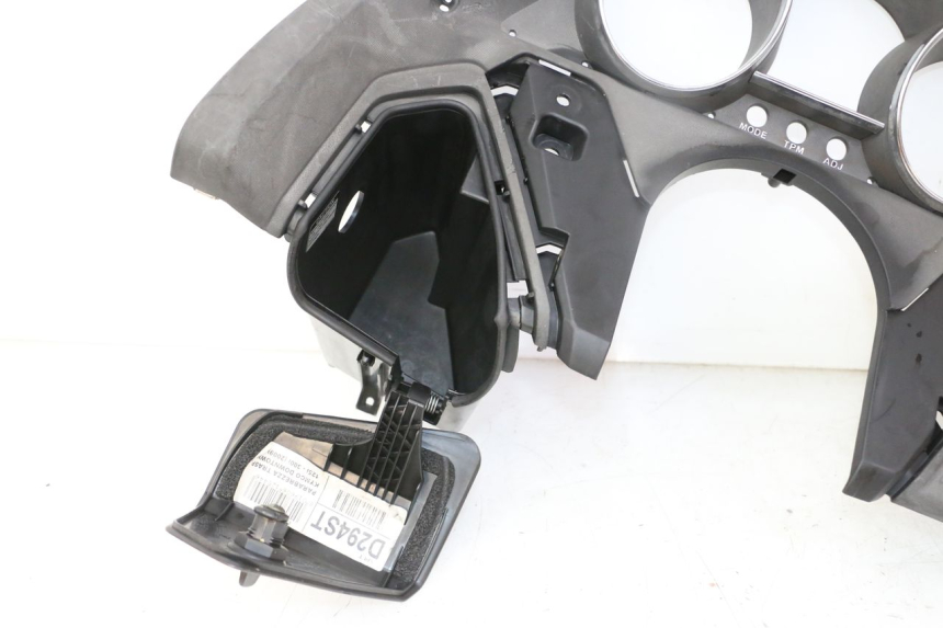 photo de ARO DO PAINEL DE INSTRUMENTOS KYMCO DINK STREET 125 (2009 - 2014) - Vista de perto