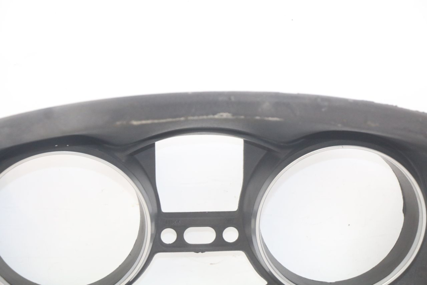 photo de ARO DO PAINEL DE INSTRUMENTOS PIAGGIO MP3 LT 400 (2007 - 2012) - Detalhes característicos