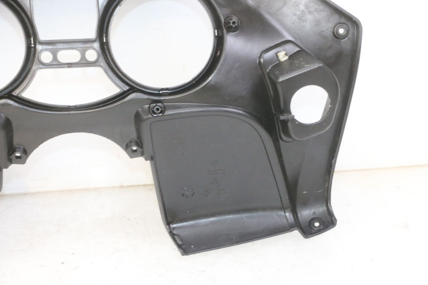 photo de ARO DO PAINEL DE INSTRUMENTOS PIAGGIO MP3 LT 300 (2010 - 2016) - Detalhes característicos