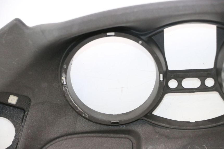 photo de ARO DE PAINEL DE INSTRUMENTOS PIAGGIO MP3 500 (2011 - 2015) - Vista de perto