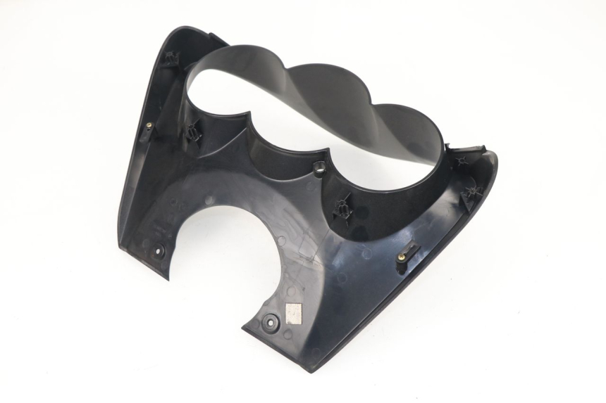 photo de ARO DE PAINEL DE INSTRUMENTOS PEUGEOT SATELIS COMPRESSOR K15 125 (2006 - 2009) - Zoom do estado de desgaste