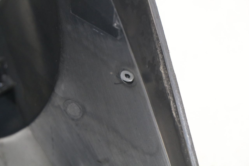 photo de ARO DE PAINEL DE INSTRUMENTOS PEUGEOT SATELIS 300 (2012 - 2015) - Zoom do estado de desgaste