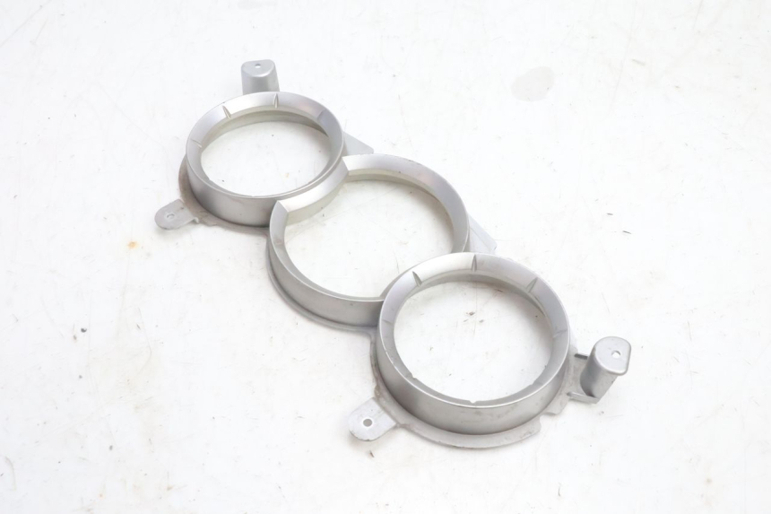photo de ARO DE PAINEL DE INSTRUMENTOS PEUGEOT SATELIS 125 (2013 - 2018) - Pontos de fixação