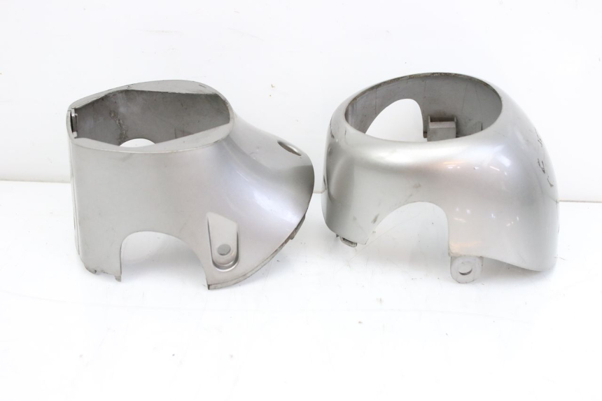 photo de ARO DE PAINEL DE INSTRUMENTOS KYMCO SENTO 100 (2008 - 2013) - Pontos de fixação