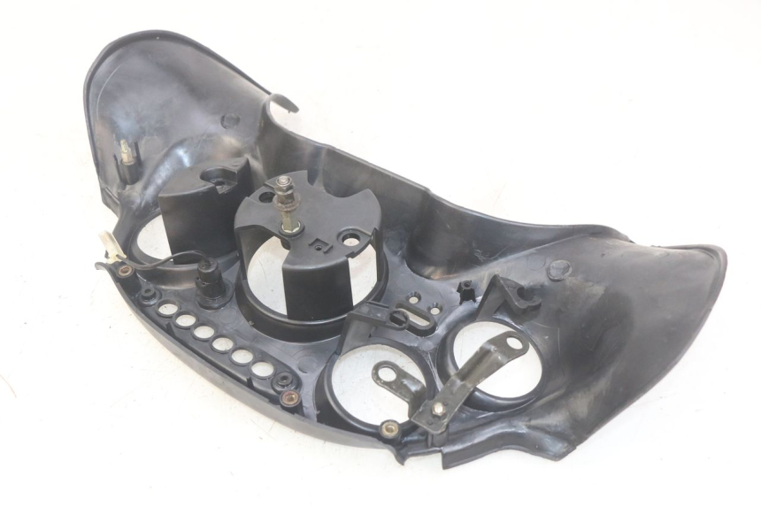 photo de ARO DO PAINEL DE INSTRUMENTOS TRIUMPH SPRINT ST 955 (1999 - 2001) - Zoom do estado de desgaste
