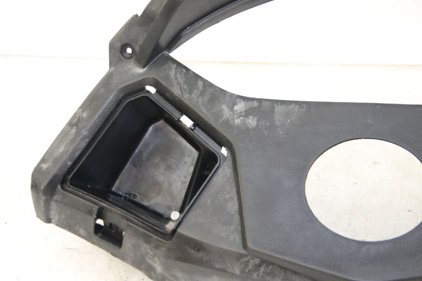 photo de ARO DO PAINEL DE INSTRUMENTOS RAZZO STEED 125 (2012 - 2018) - Detalhe da peça