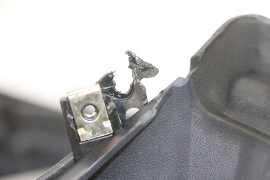 photo de ARO DE PAINEL DE INSTRUMENTOS SYM JET 14 4T 50 (2018 - 2022) - Zoom do estado de desgaste
