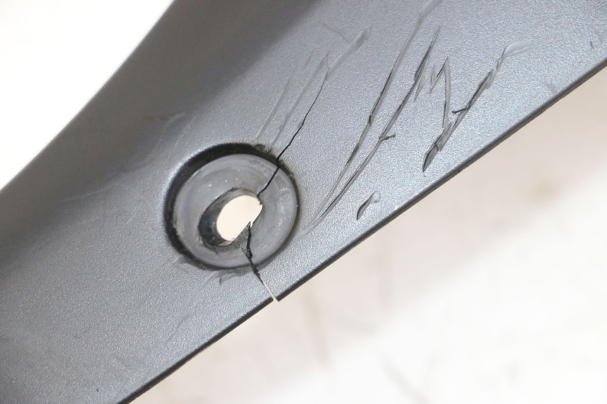 photo de ARO DO PAINEL DE INSTRUMENTOS YAMAHA TDM ABS 900 (2002 - 2014) - Detalhe da peça