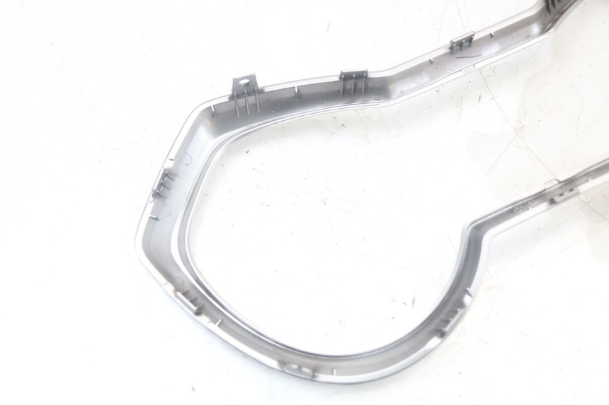 photo de ARO DO PAINEL DE INSTRUMENTOS YAMAHA XMAX X-MAX ABS 125 (2017 - 2020) - Vista geral