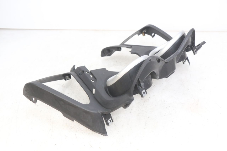 photo de ARO DO PAINEL DE INSTRUMENTOS YAMAHA X-MAX XMAX 125 (2010 - 2013) - Pontos de fixação