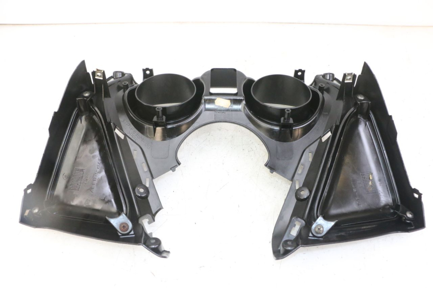 photo de ARO DO PAINEL DE INSTRUMENTOS YAMAHA X-MAX XMAX 125 (2010 - 2013) - Detalhes característicos