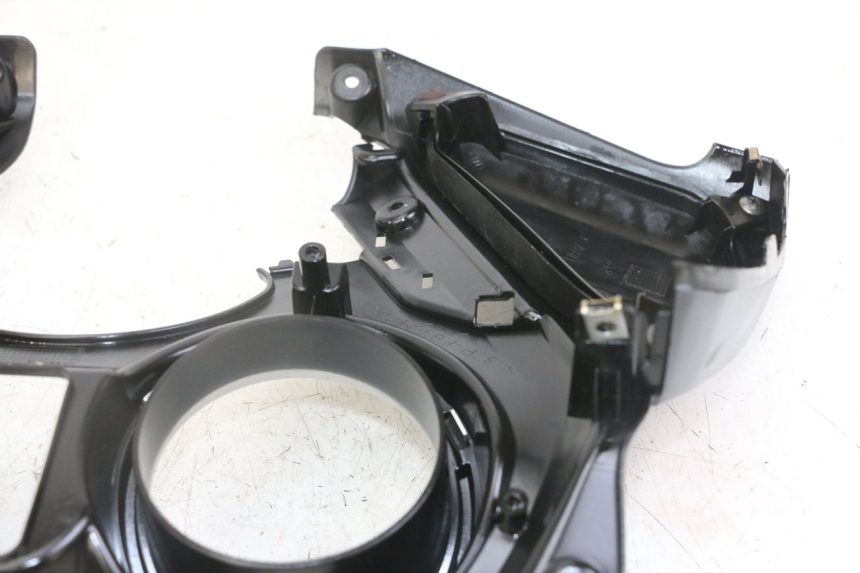 photo de ARO DO PAINEL DE INSTRUMENTOS YAMAHA X-MAX XMAX 125 (2010 - 2013) - Peça verificada