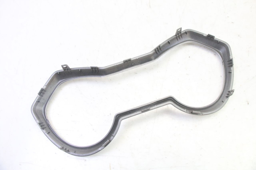photo de ARO DO PAINEL DE INSTRUMENTOS YAMAHA XMAX X-MAX 125 (2021 - 2025) - Zoom do estado de desgaste