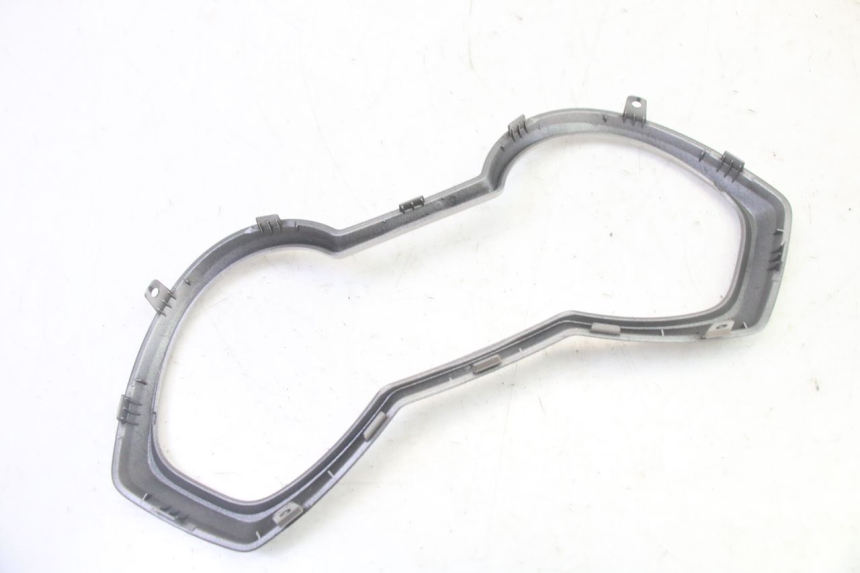 photo de ARO DO PAINEL DE INSTRUMENTOS YAMAHA XMAX X-MAX 125 (2021 - 2025) - Outro ângulo de visão