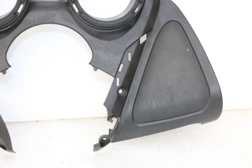 photo de ARO DO PAINEL DE INSTRUMENTOS YAMAHA X-MAX XMAX 125 (2010 - 2013) - Detalhes característicos