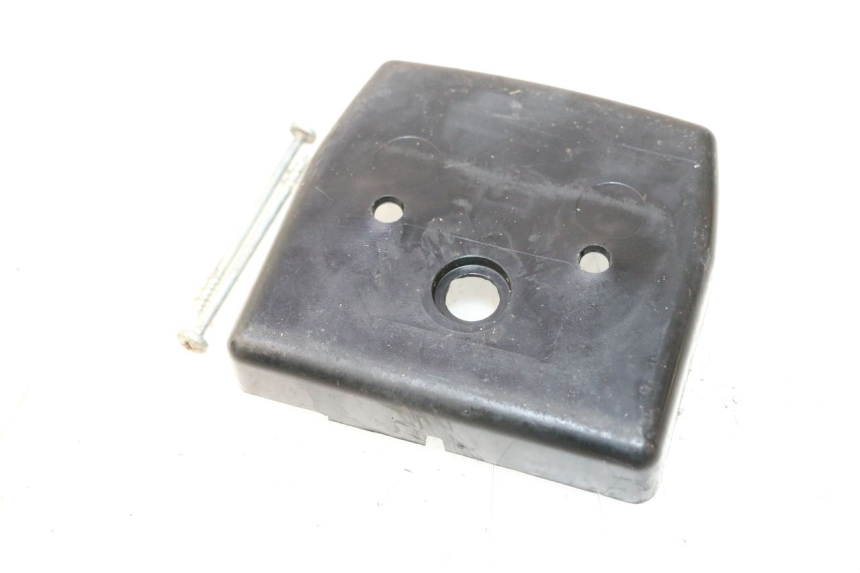photo de MOLDURA DA LUZ TRASEIRA PEUGEOT 103 SPX CLIP 50 (1989 - 1992) - Zoom do estado de desgaste