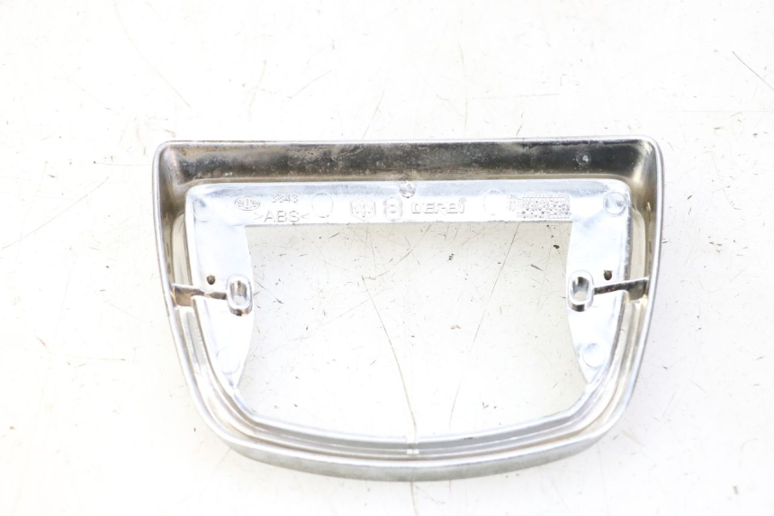 photo de ARO DE LUZ TRASEIRA PIAGGIO LXV 4T 50 (2009 - 2013) - Detalhe da peça