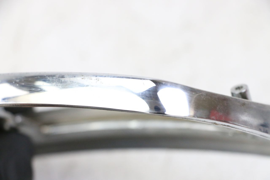 photo de ARO DE LUZ TRASEIRA PIAGGIO VESPA LX 2T 50 (2005 - 2013) - Zoom do estado de desgaste