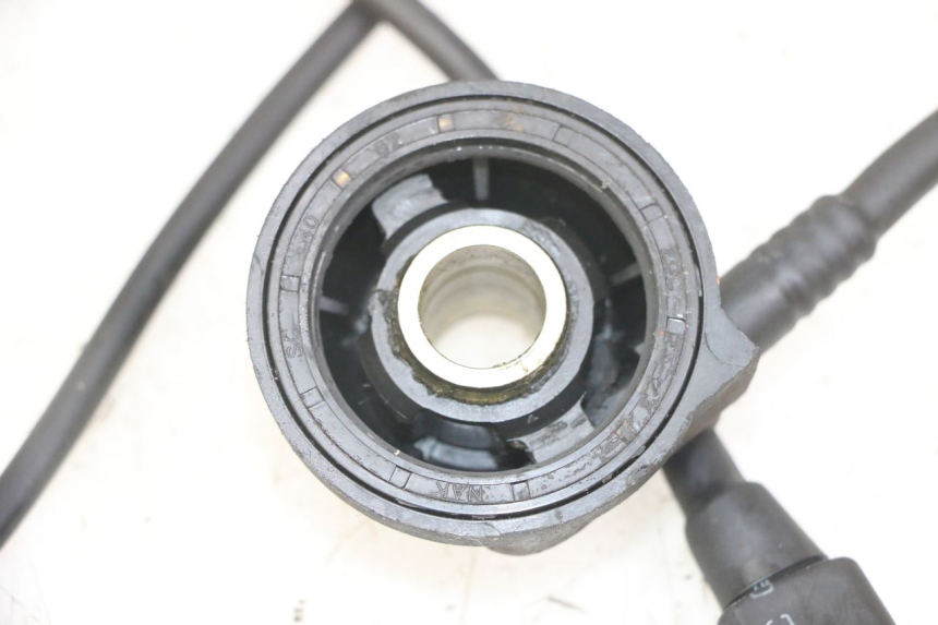 photo de ENGRENAGEM DO CONTADOR PEUGEOT SATELIS COMPRESSOR K15 125 (2006 - 2009) - Zoom do estado de desgaste