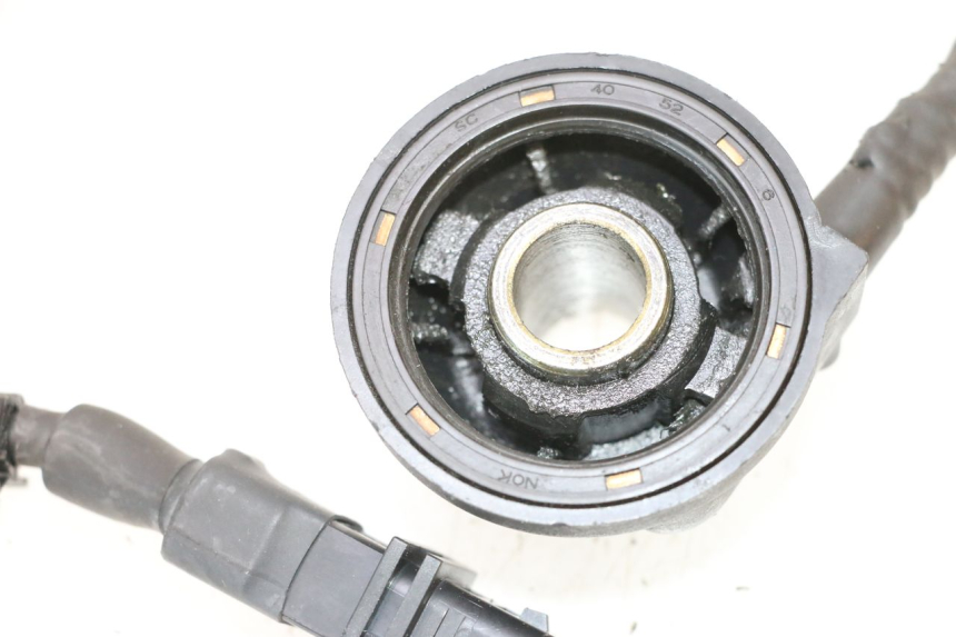 photo de ENGRENAGEM DO CONTADOR PEUGEOT SATELIS COMPRESSOR K15 125 (2006 - 2009) - Estado da superfície
