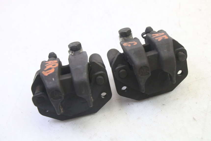 photo de PINÇA DE TRAVÃO TRASEIRA QUADRO 4 4D 350 (2015 - 2018) - Ampliação técnica
