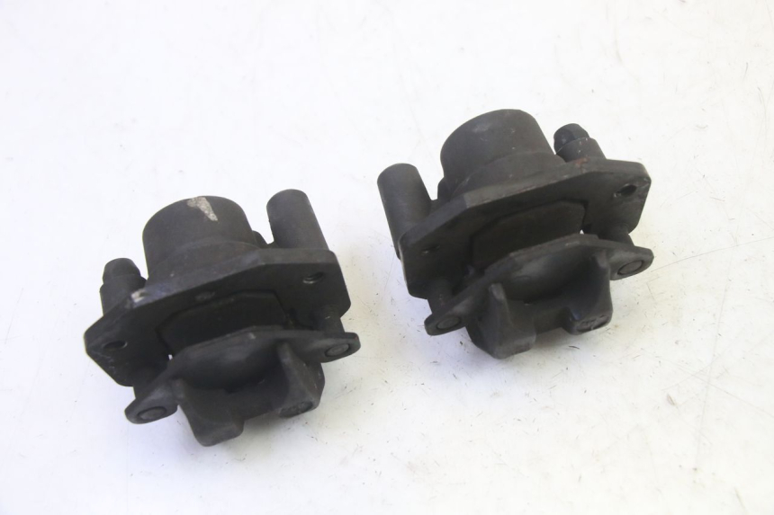 photo de PINÇA DE TRAVÃO TRASEIRA QUADRO 4 4D 350 (2015 - 2018) - Pontos de fixação