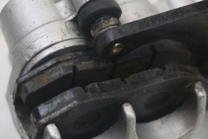 photo de PINÇA DE TRAVÃO TRASEIRA JONWAY AZTRAL 125 (2008 - 2017) - Pontos de fixação