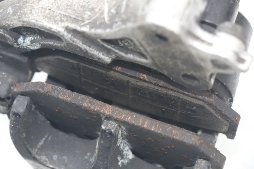photo de PINÇA DE TRAVÃO TRASEIRA HONDA CBR F SC21 1000 (1986 - 1992) - Zoom do estado de desgaste