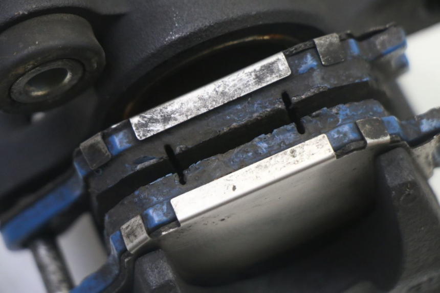 photo de PINÇA DE TRAVÃO TRASEIRA SUZUKI GSR 750 (2011 - 2017) - Estado da superfície