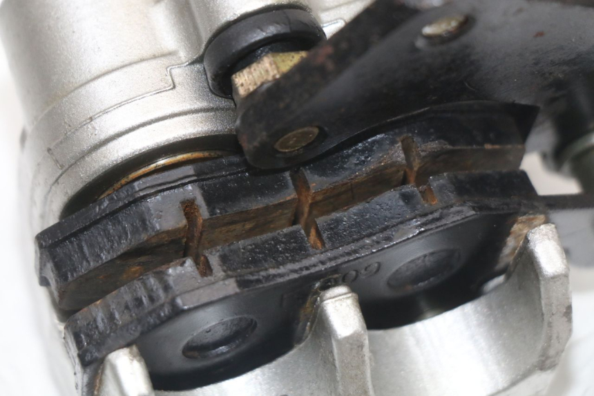 photo de PINÇA DE TRAVÃO TRASEIRA REGAL RAPTOR RAXTER 2 125 (2007 - 2015) - Pontos de fixação