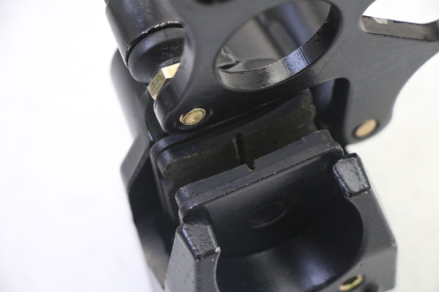 photo de PINÇA DE TRAVÃO TRASEIRA APOLLO RFZ 125 - Pontos de fixação