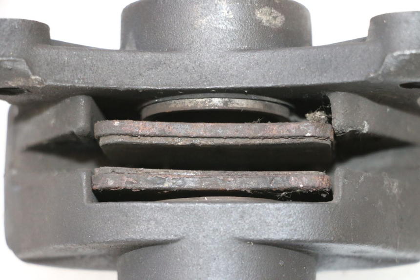 photo de PINÇA DE TRAVÃO TRASEIRA PEUGEOT SATELIS COMPRESSOR K15 125 (2006 - 2009) - Outro ângulo de visão