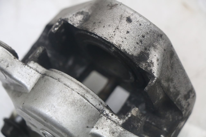 photo de PINÇA DE TRAVÃO TRASEIRA YAMAHA XMAX X-MAX 125 (2006 - 2009) - Pontos de fixação