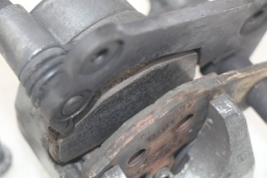 photo de PINÇA DE TRAVÃO TRASEIRA KAWASAKI ZX-6R ZX6R 600 (1995 - 1997) - Zoom do estado de desgaste