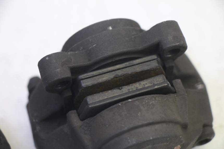 photo de PINÇA DE FREIO DIANTEIRA QUADRO 4 4D 350 (2015 - 2018) - Pontos de fixação