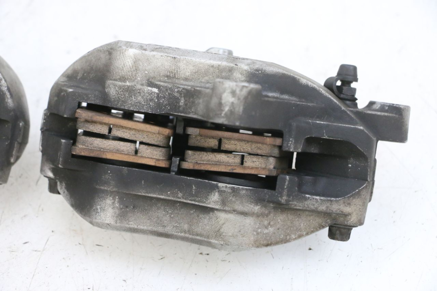 photo de PINÇA DE FREIO DIANTEIRA YAMAHA FJR ABS 1300 (2006 - 2012) - Outro ângulo de visão