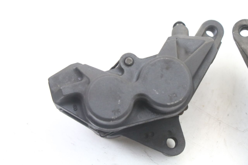 photo de PINÇA DE FREIO DIANTEIRA YAMAHA FZ6 FAZER S2 600 (2007 - 2011) - Pontos de fixação