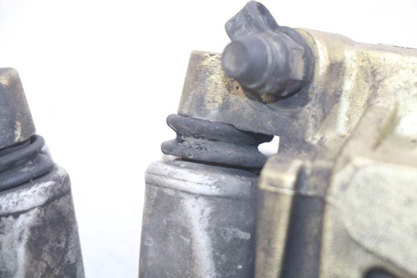 photo de PINÇA DE FREIO DIANTEIRA GILERA GP 800 (2007 - 2013) - Pontos de fixação
