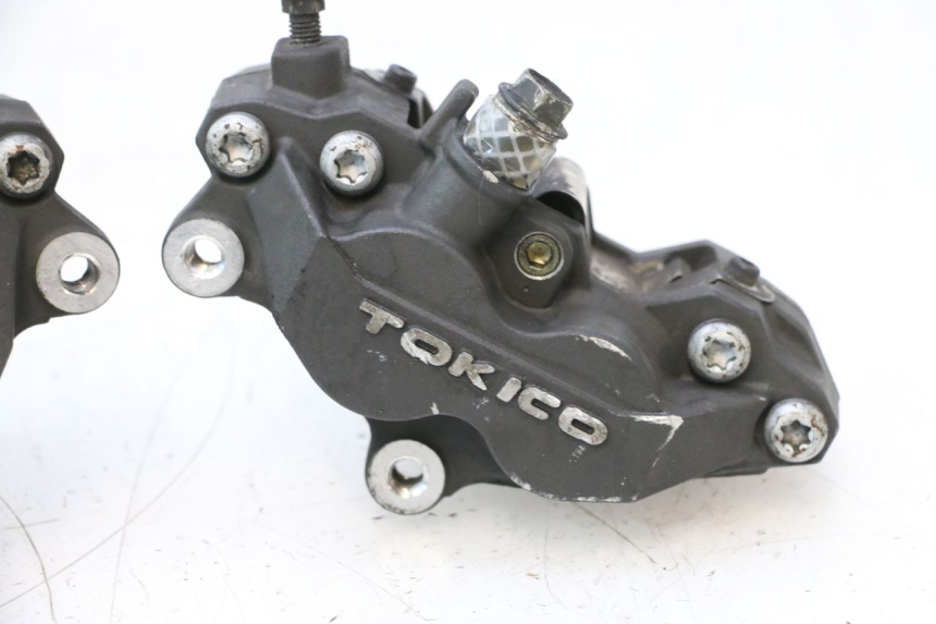 photo de PINÇA DE FREIO DIANTEIRA SUZUKI GSR 600 (2005 - 2012) - Marcações e referências