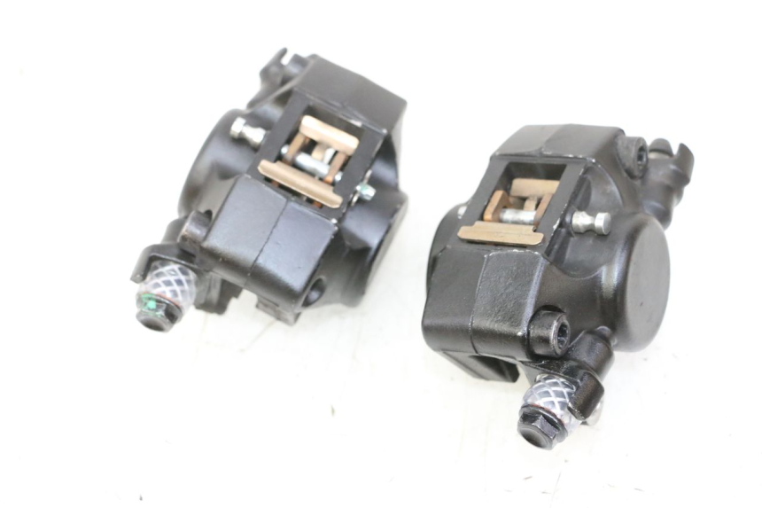 photo de PINÇA DE FREIO DIANTEIRA PIAGGIO MP3 HPE 310 (2024 - 2025) - Pontos de fixação