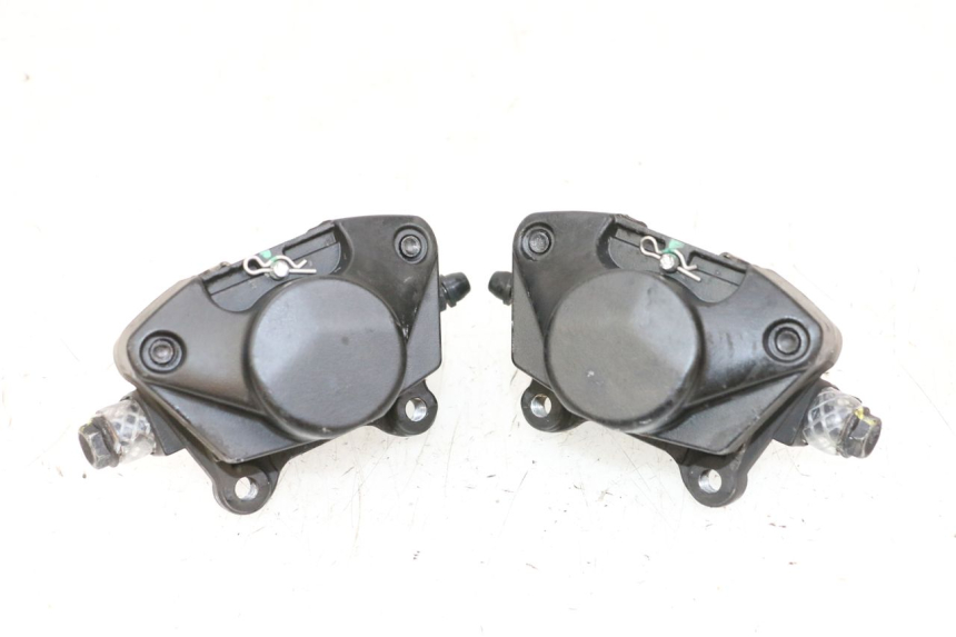 photo de PINÇA DE TRAVÃO DIANTEIRO PIAGGIO MP3 HPE 300 (2019 - 2026) - Pontos de fixação