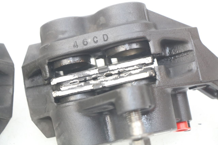 photo de PINÇA DE FREIO DIANTEIRA YAMAHA MT-07 MT07 ABS 700 (2014 - 2017) - Zoom do estado de desgaste