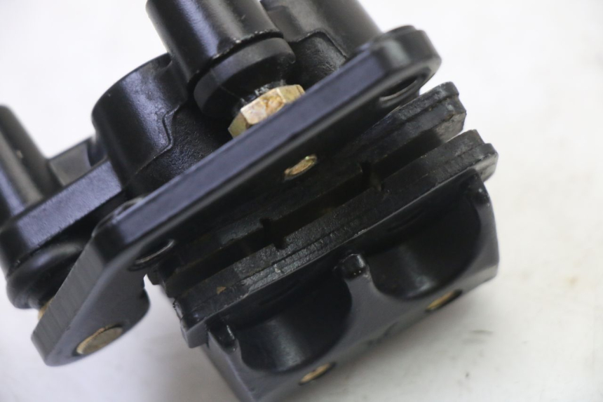 photo de PINÇA DE FREIO DIANTEIRA APOLLO RFZ 125 - Pontos de fixação