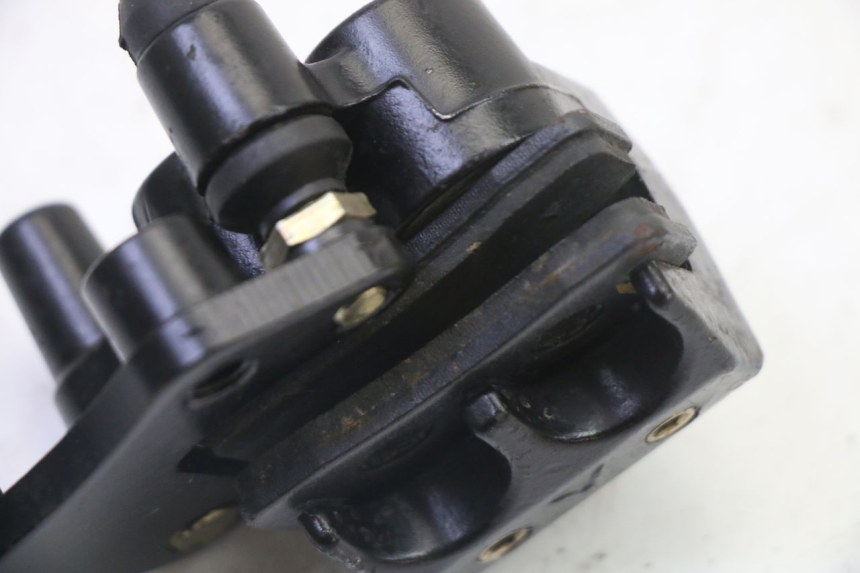 photo de PINÇA DE FREIO DIANTEIRA APOLLO RFZ 125 - Pontos de fixação