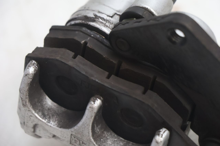 photo de PINÇA DE FREIO DIANTEIRA RAZZO STEED 125 (2012 - 2018) - Pontos de fixação