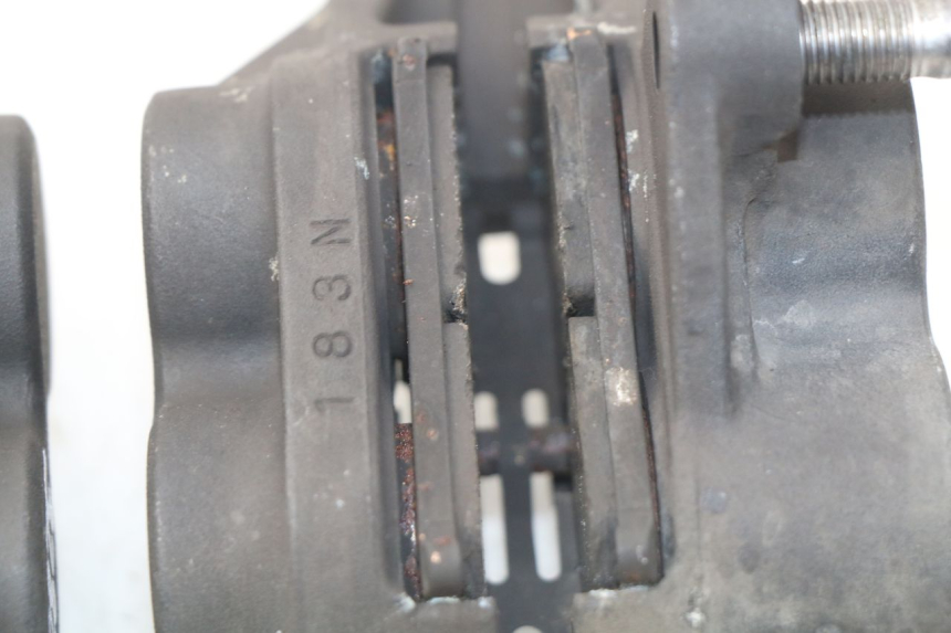 photo de PINÇA DE TRAVÃO DIANTEIRA YAMAHA TDM ABS 900 (2002 - 2014) - Zoom do estado de desgaste