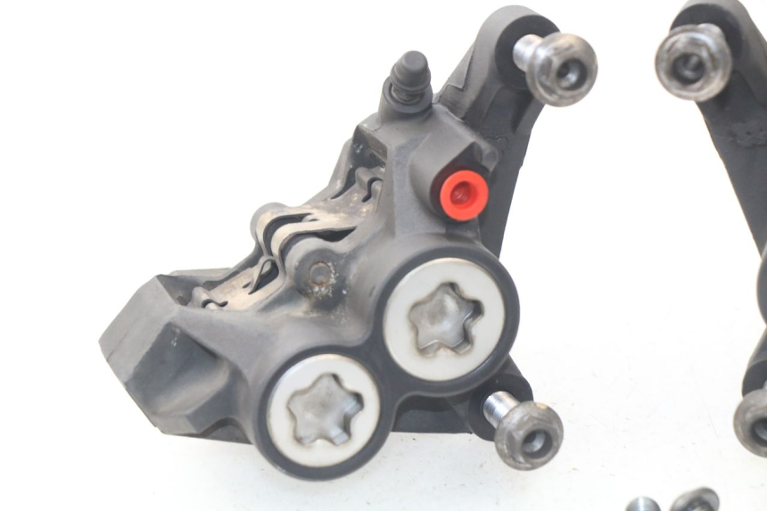 photo de PINÇA DE TRAVÃO DIANTEIRA YAMAHA TDM ABS 900 (2002 - 2014) - Pontos de fixação