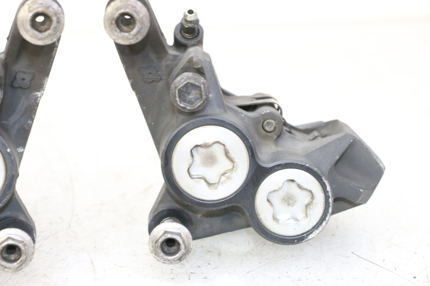 photo de PINÇA DE TRAVÃO DIANTEIRA YAMAHA TDM ABS 900 (2002 - 2014) - Detalhes característicos