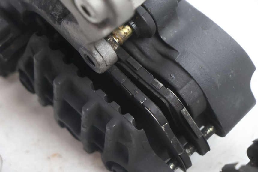 photo de PINÇA DE FREIO DIANTEIRA HONDA VFR FI RC46 800 (1998 - 2001) - Detalhes característicos