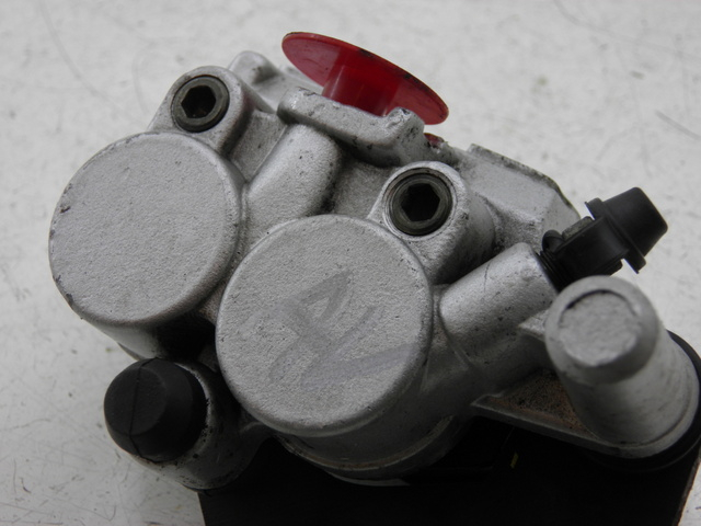photo de PINÇA DE TRAVÃO DIANTEIRO YIYING YY 125 T-10 125 (2006 - 2012) - Outro ângulo de visão